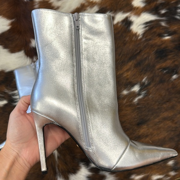 Revolve Raye Nala Boot in silver - Picture 5 of 14